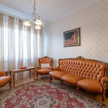 Artilcious Two Bedroom Park View Apartment *