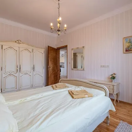 Artilcious Two Bedroom Park View Sofia